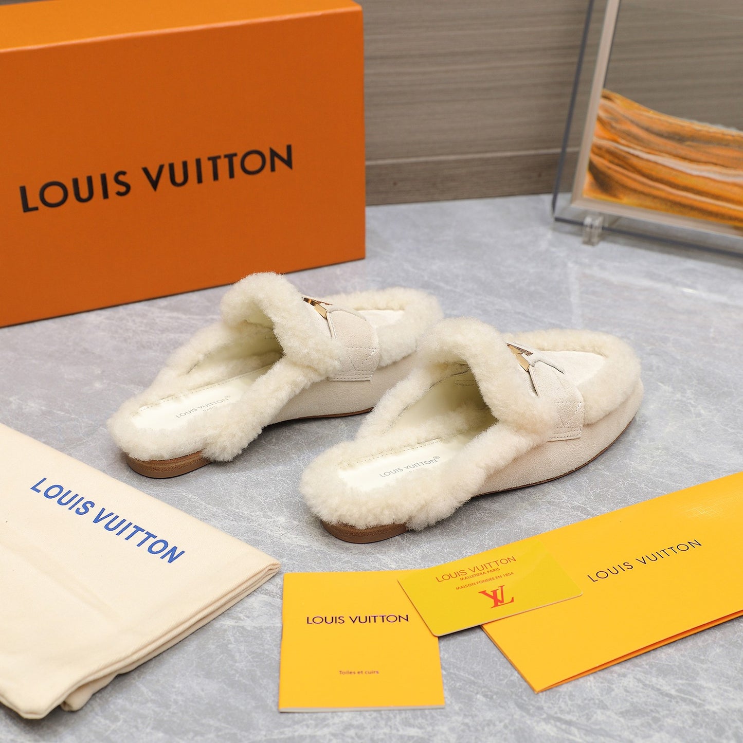 LOUIS VUITTON