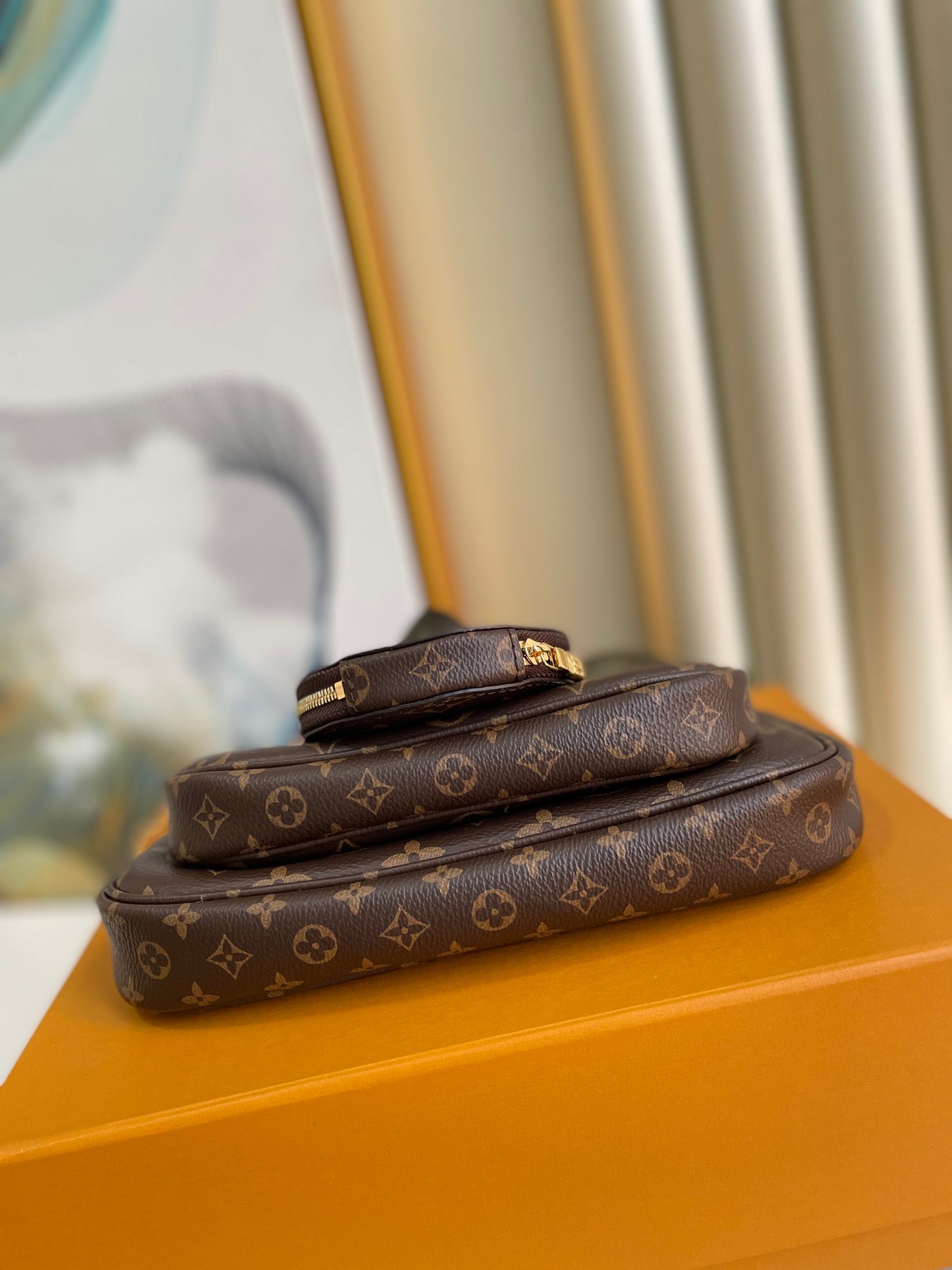 LOUIS VUITTON