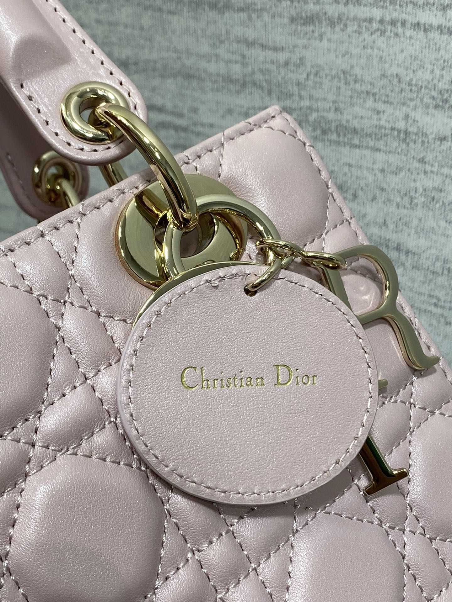 DIOR