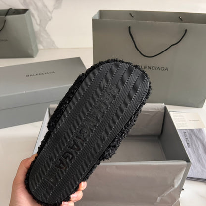 BALENCIAGA