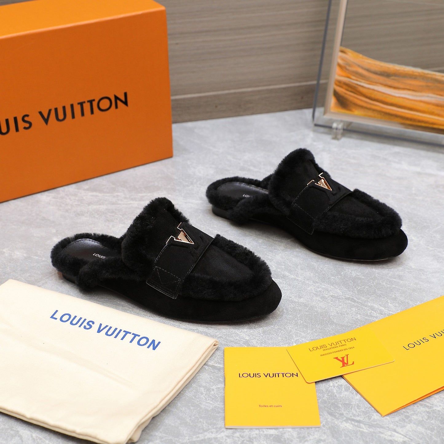 LOUIS VUITTON