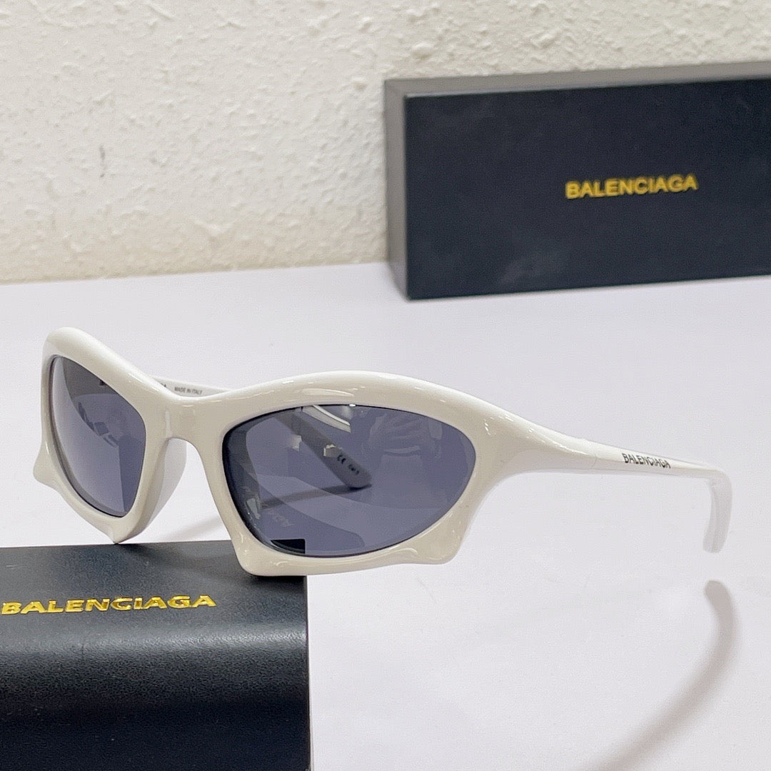 BALENCIAGA