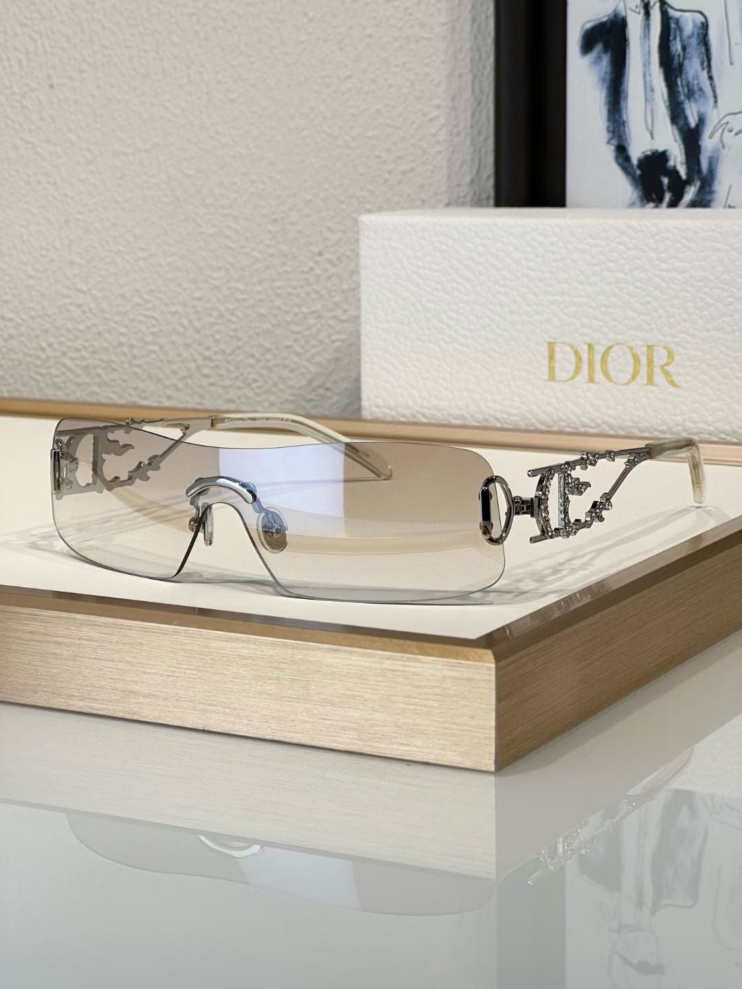 DIOR