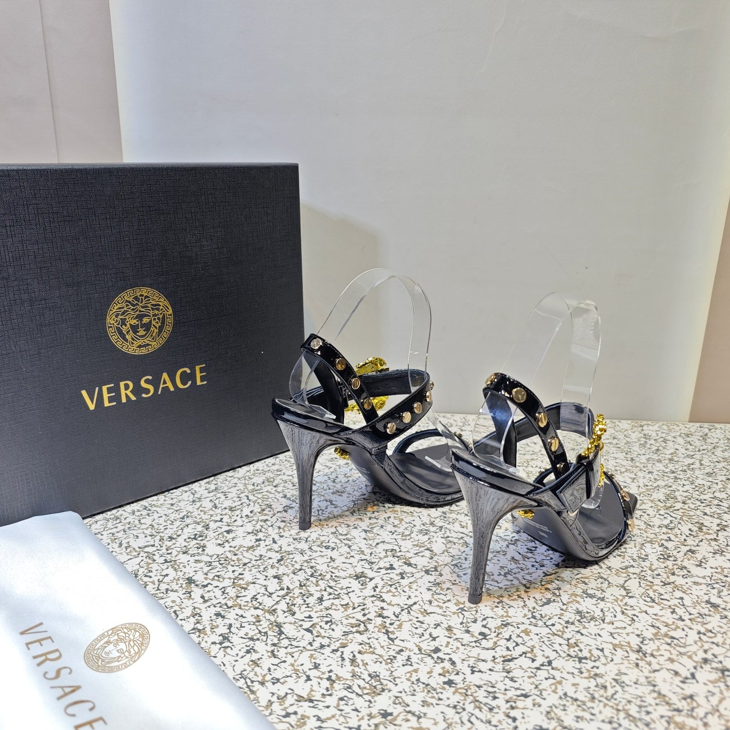 VERSACE