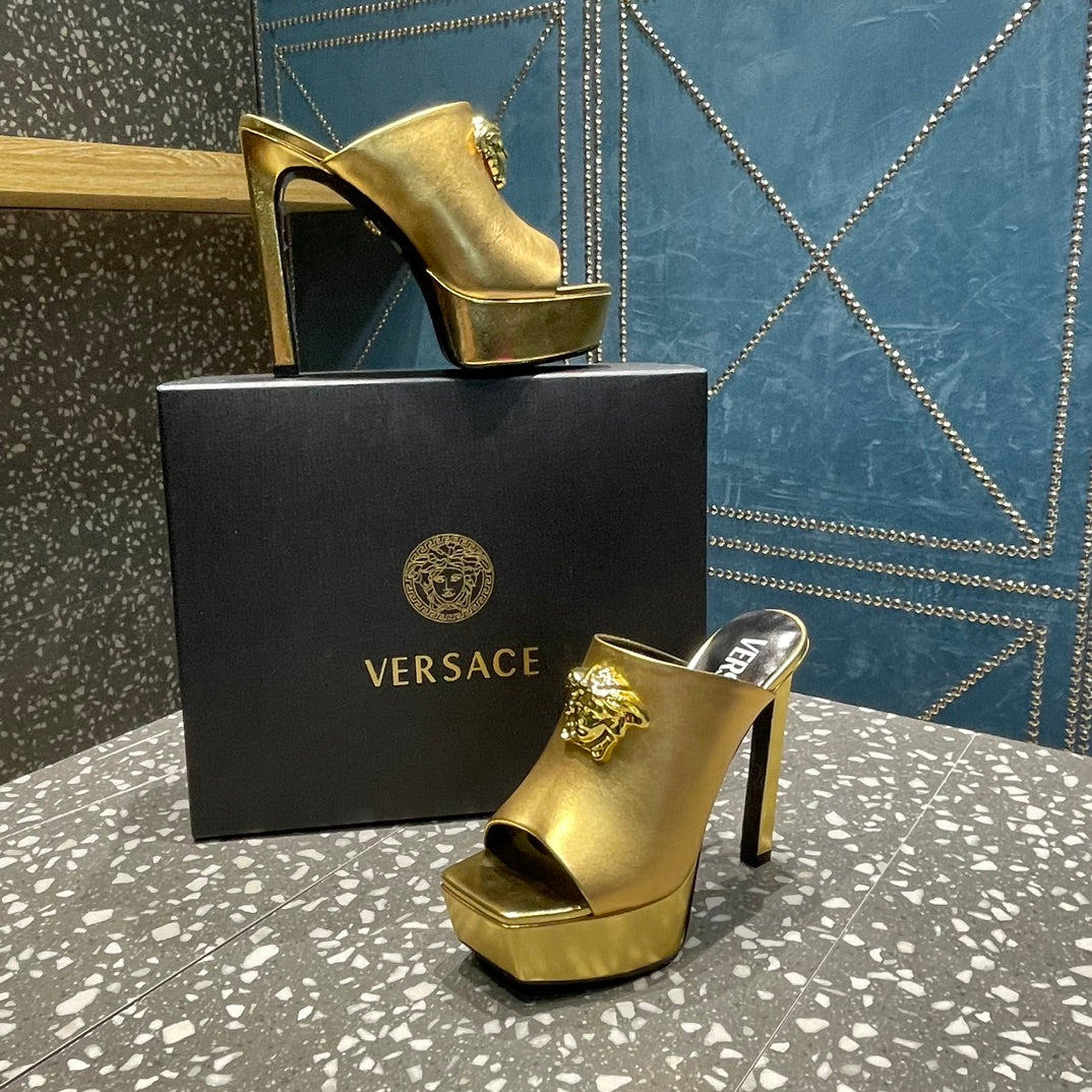 VERSACE