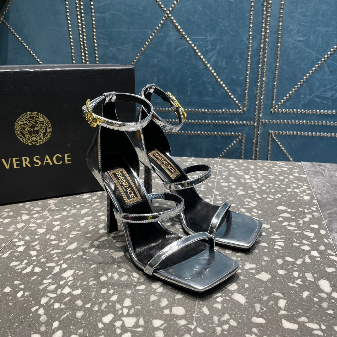 VERSACE