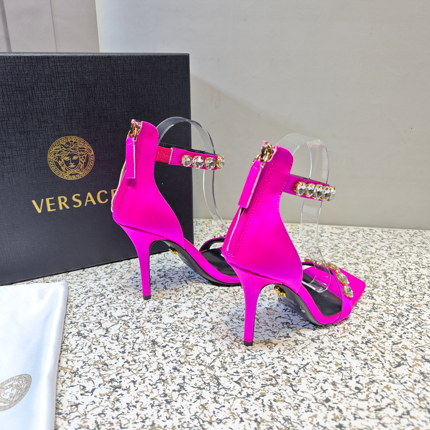 VERSACE