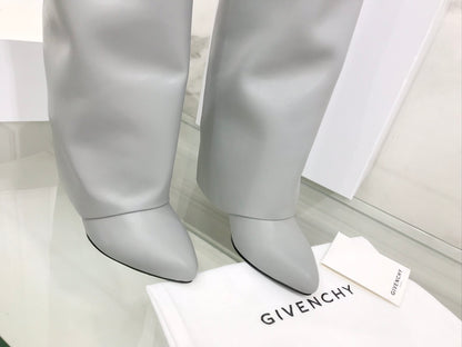 GIVENCHY