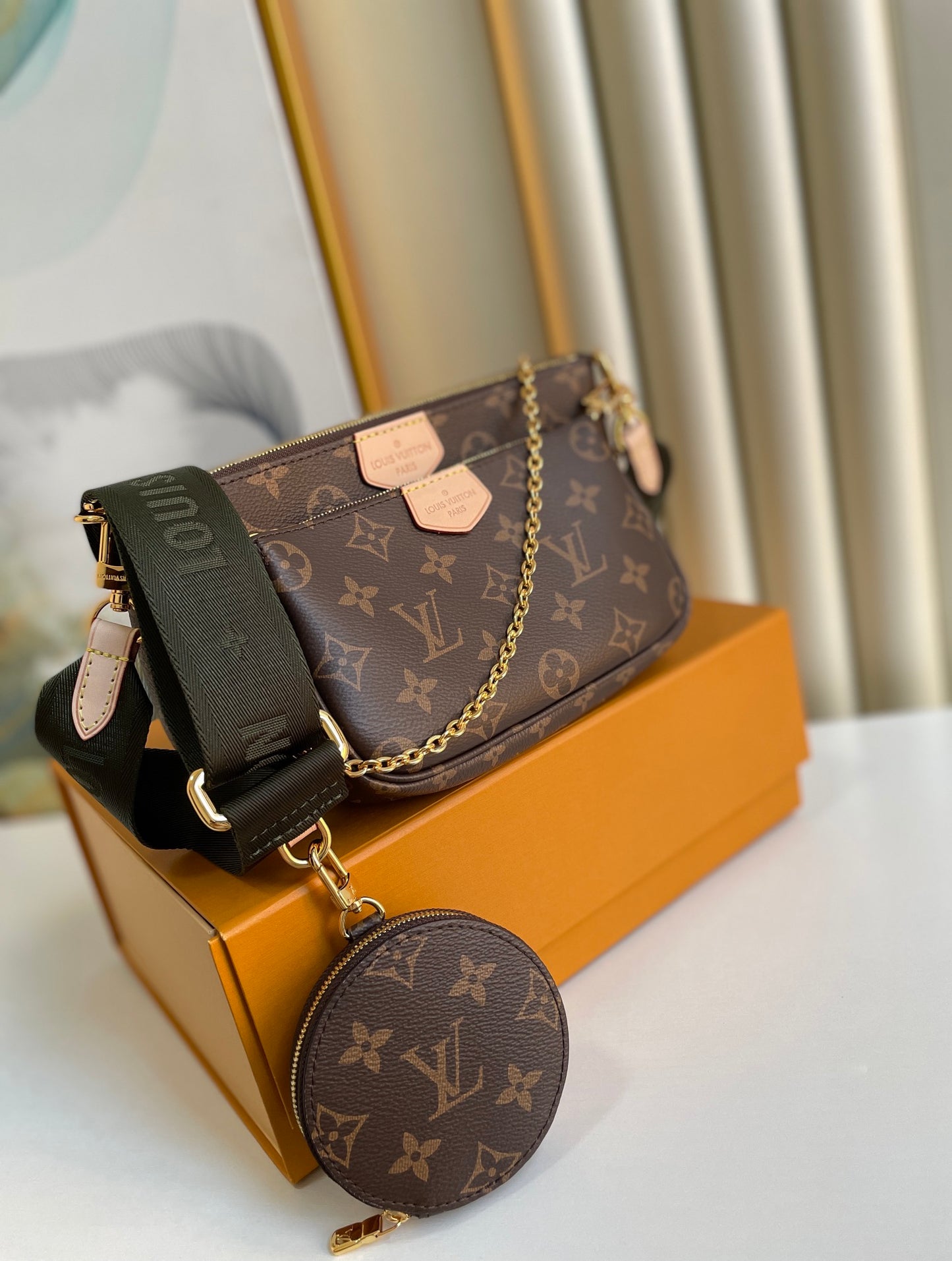 LOUIS VUITTON