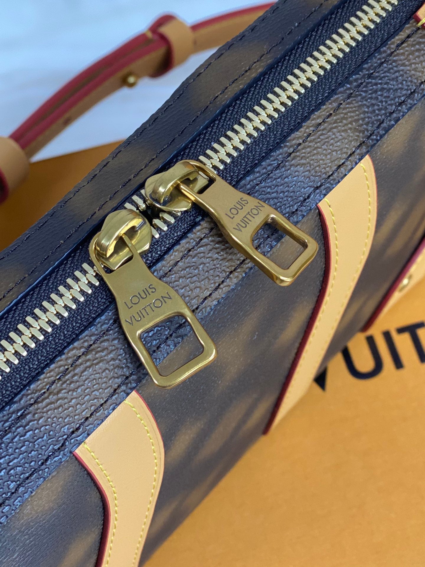 LOUIS VUITTON