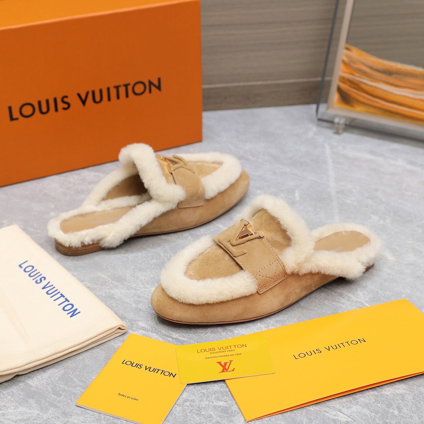 LOUIS VUITTON