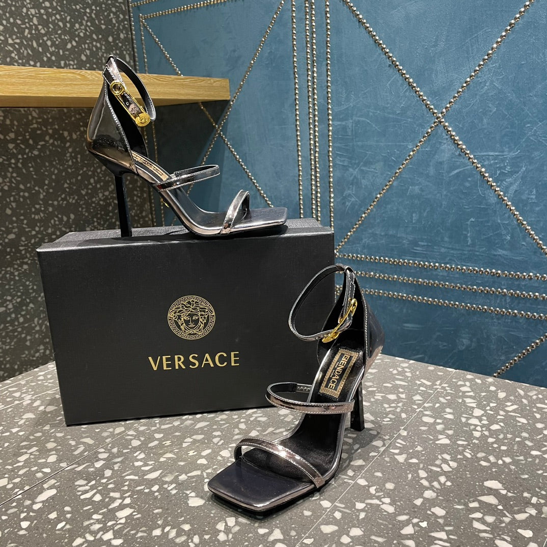 VERSACE