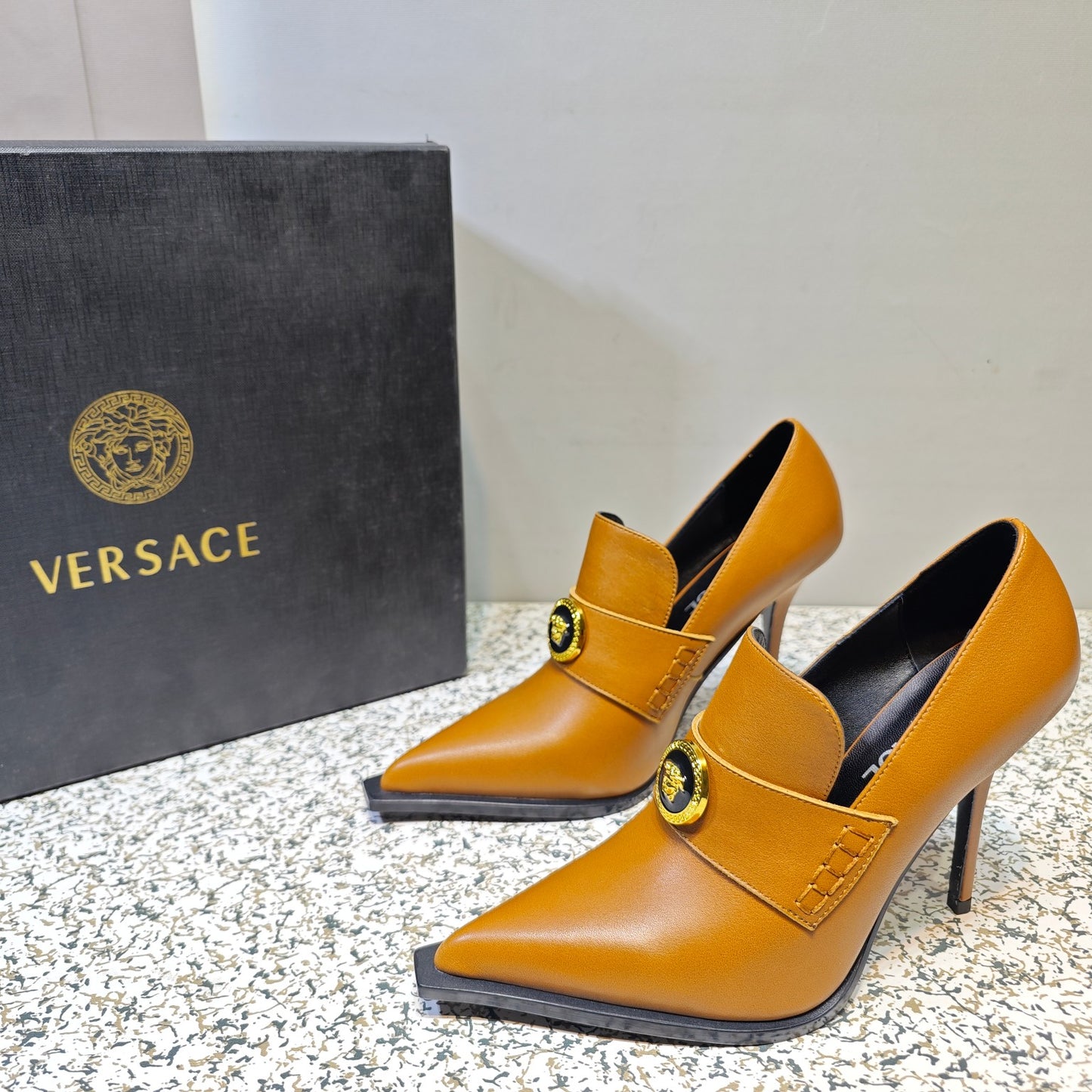 VERSACE