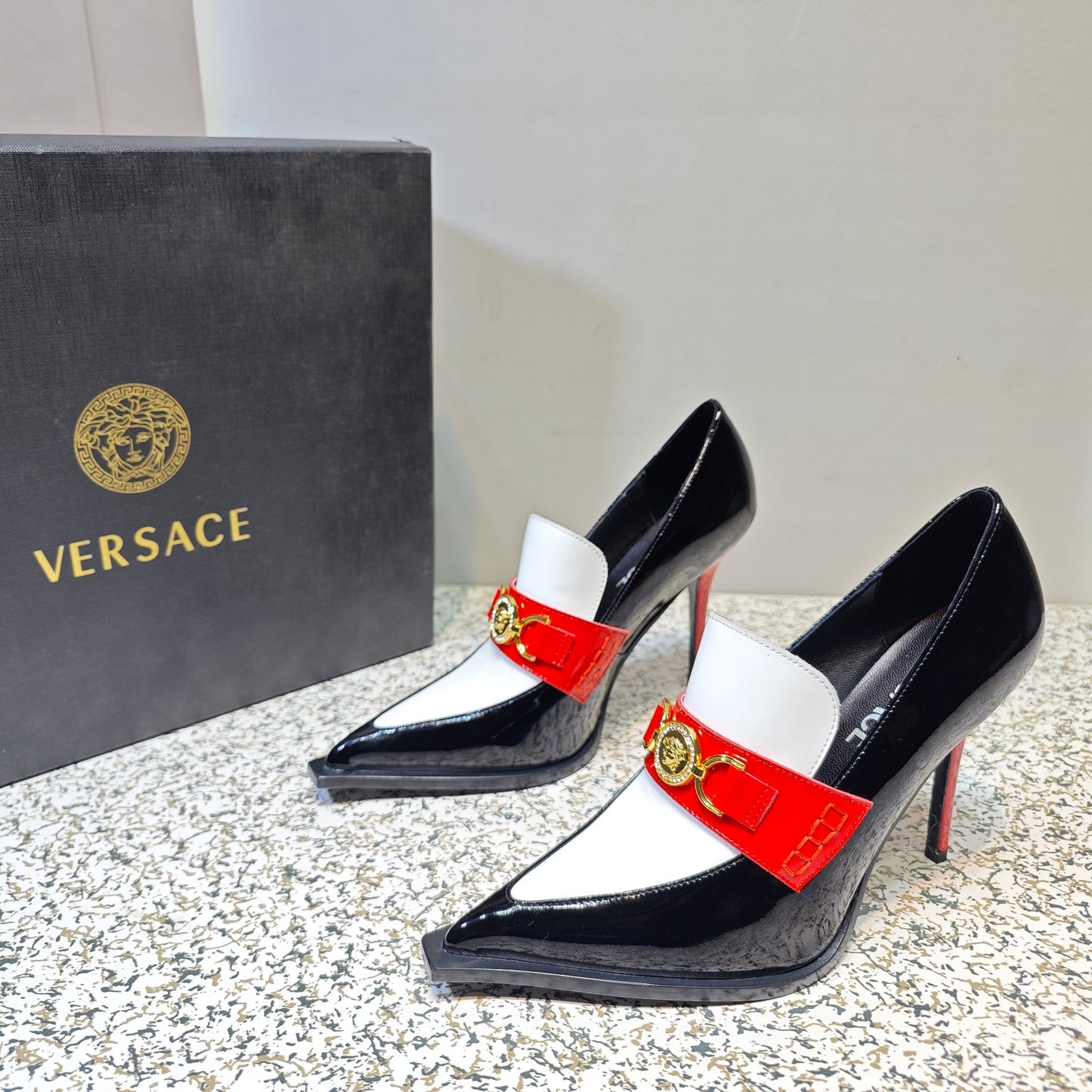 VERSACE