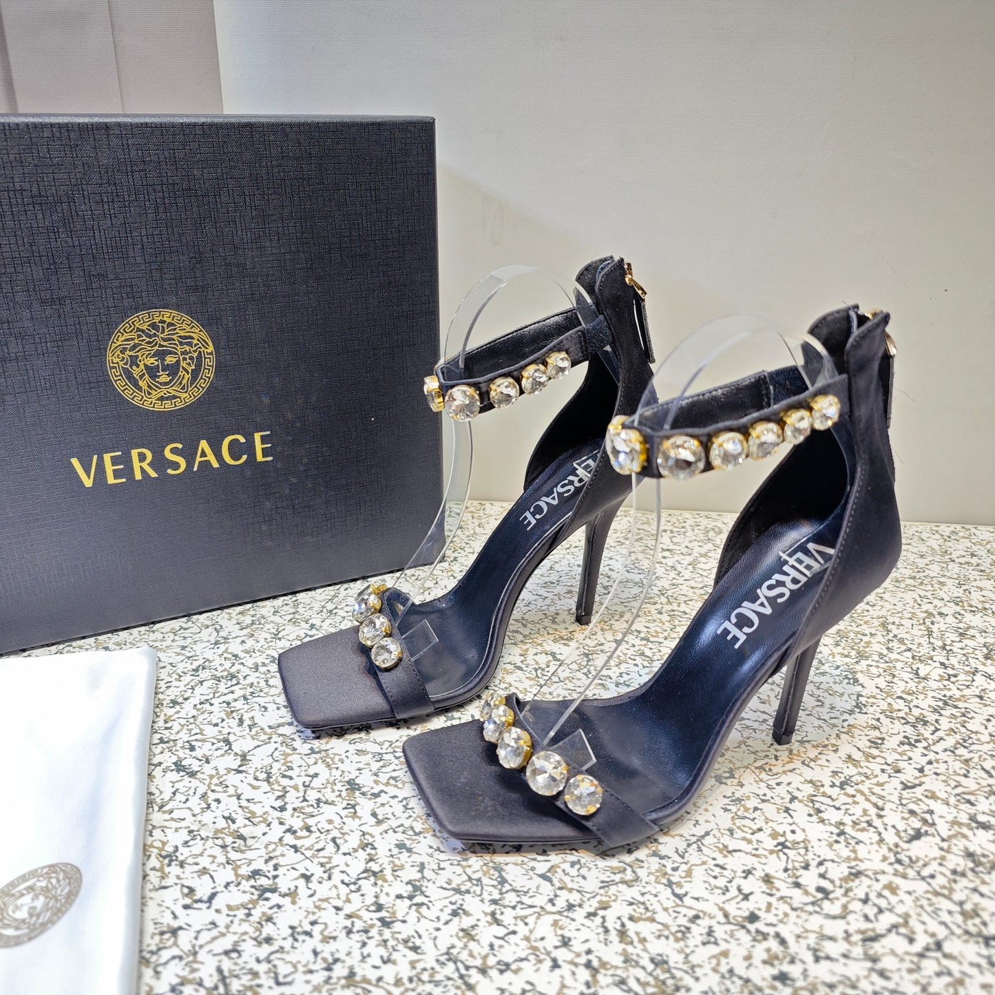 VERSACE