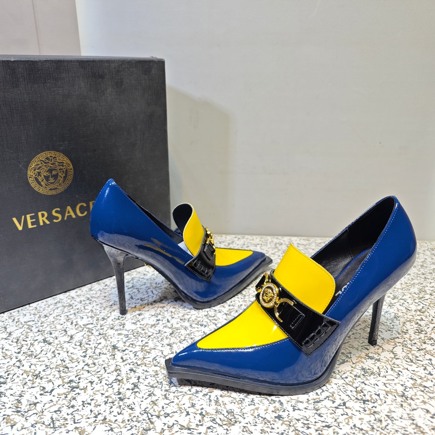 VERSACE