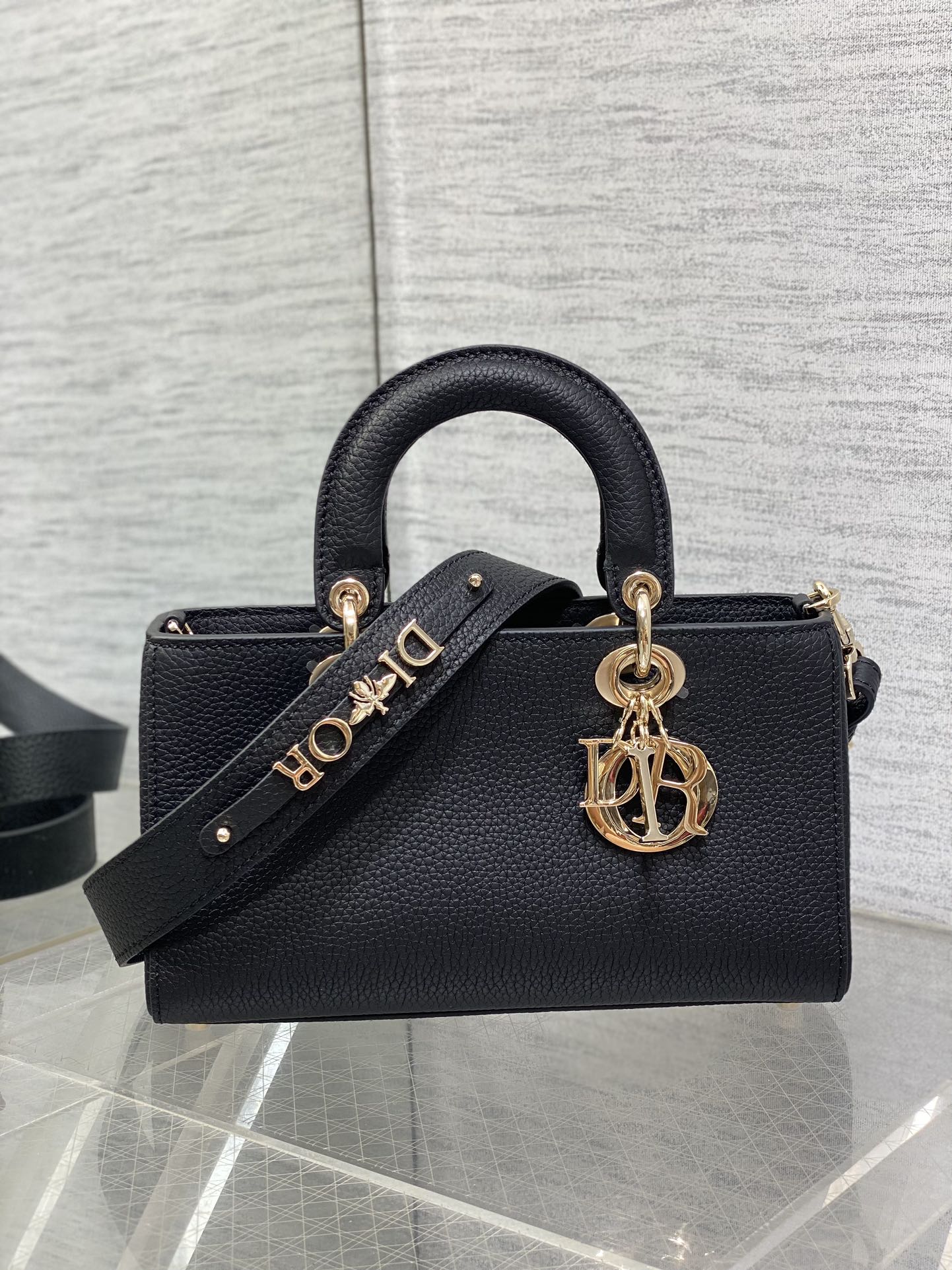 DIOR