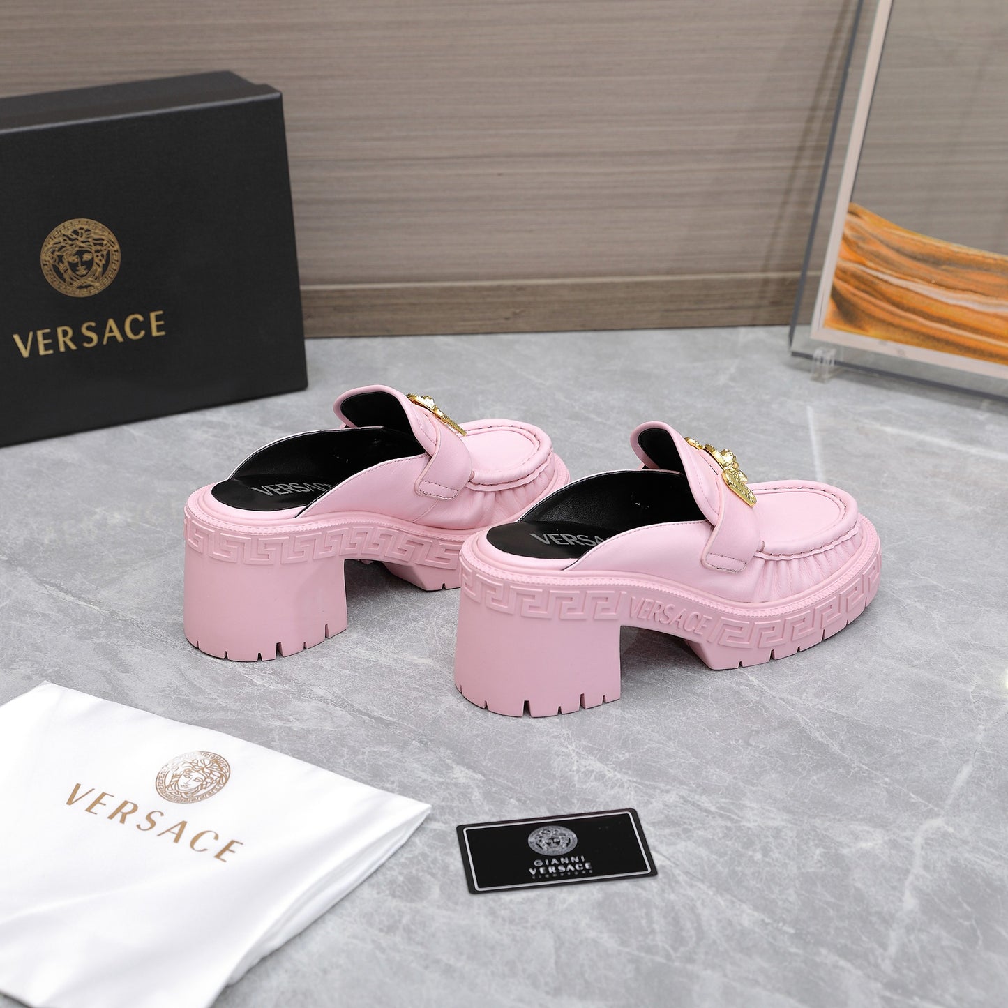 VERSACE