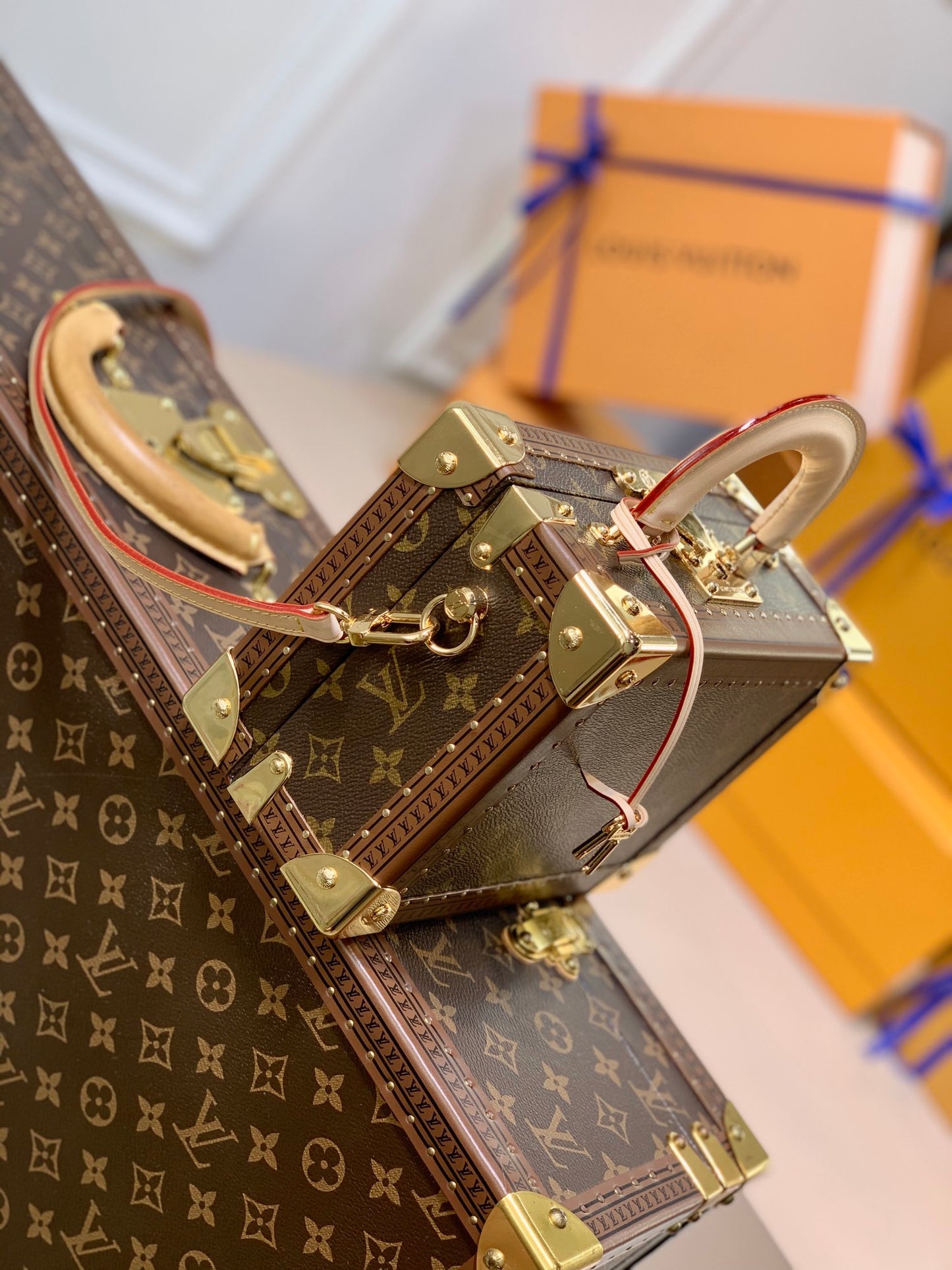 LOUIS VUITTON