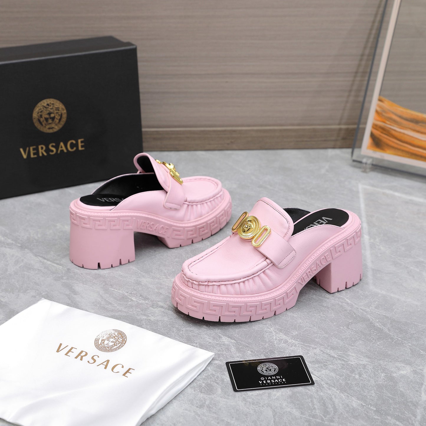 VERSACE