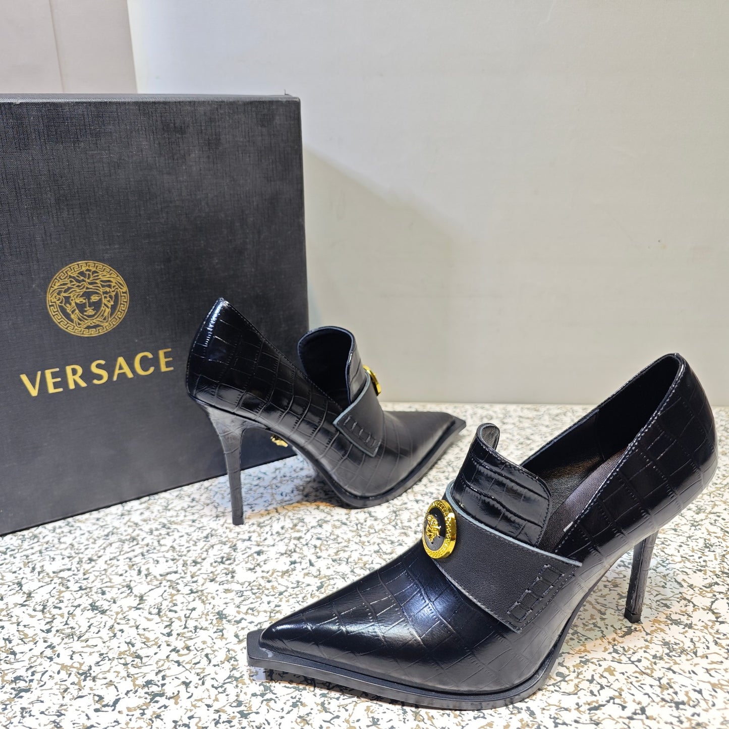 VERSACE