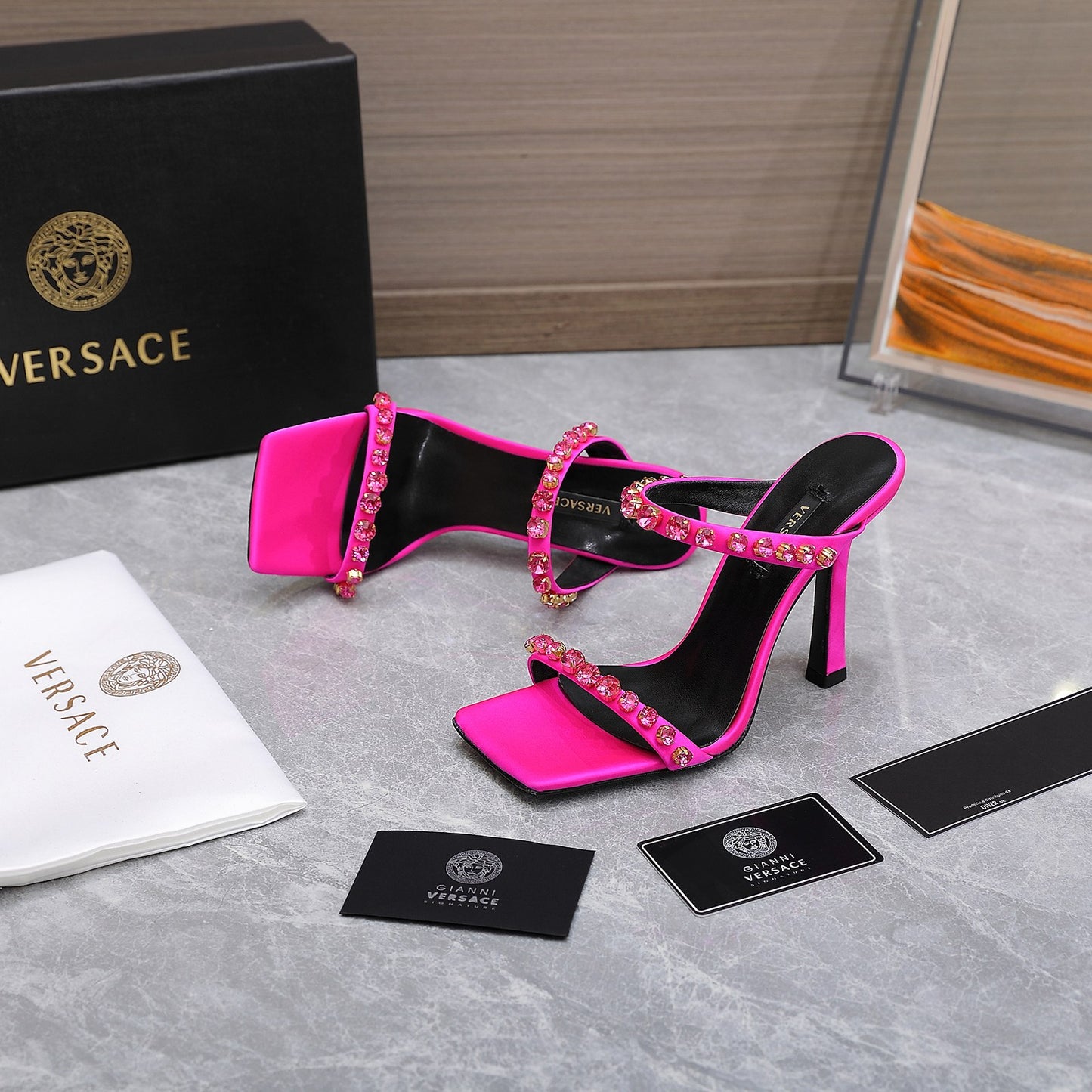 VERSACE