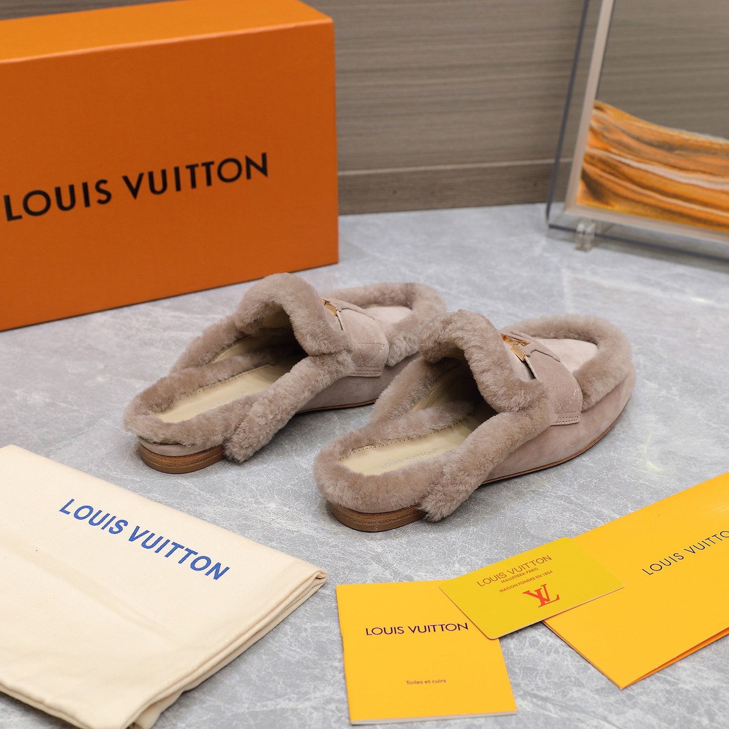 LOUIS VUITTON