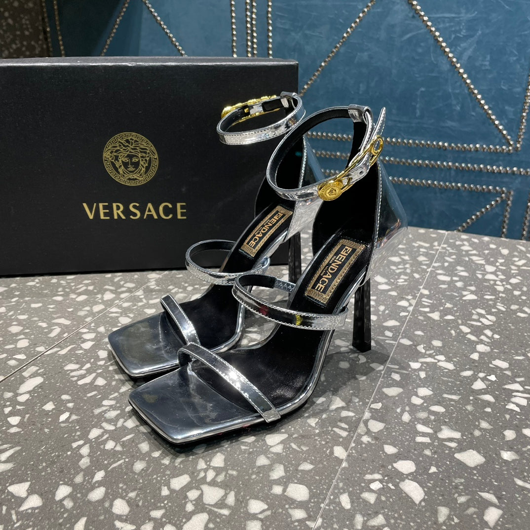 VERSACE