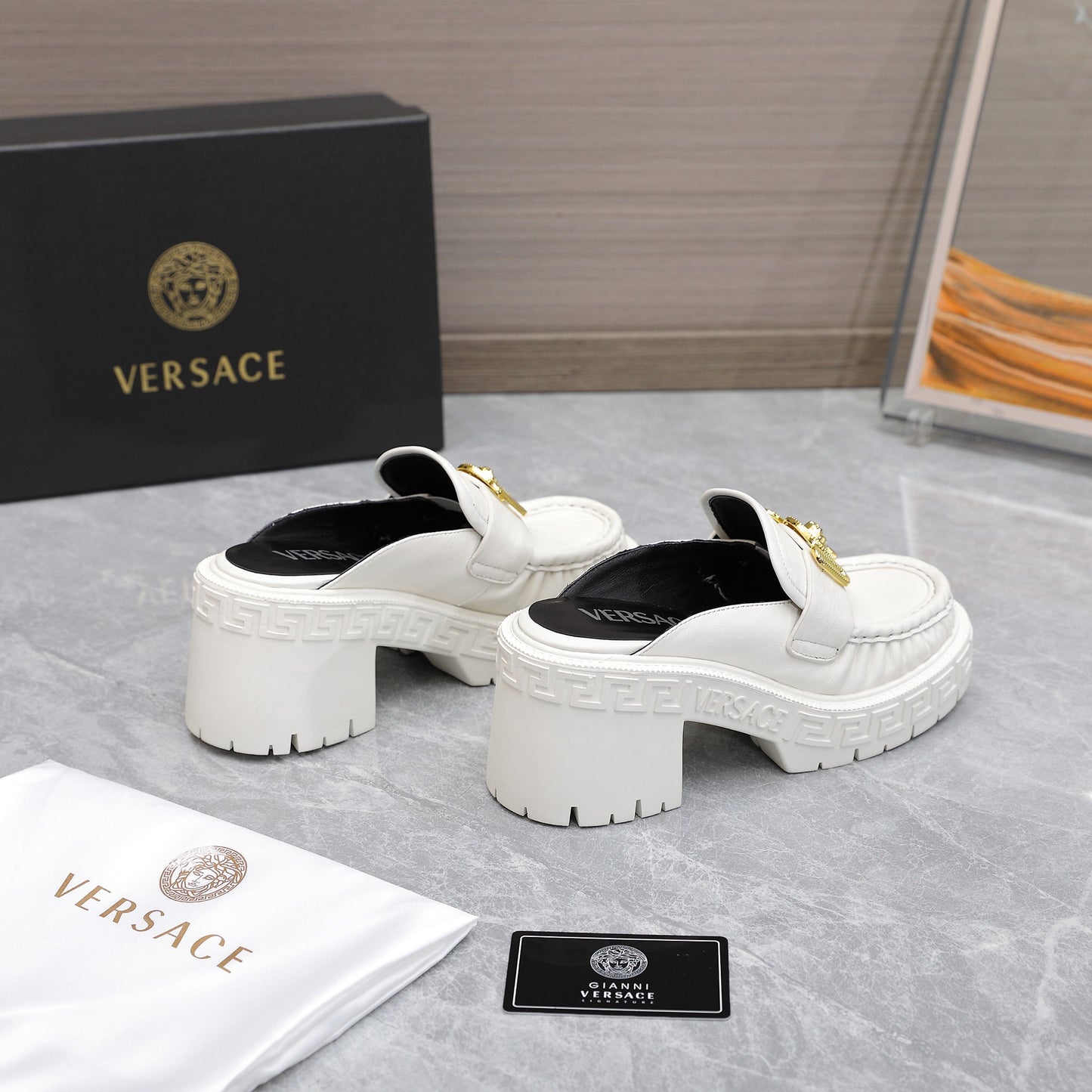 VERSACE