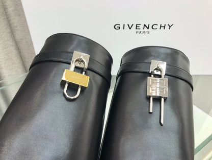 GIVENCHY