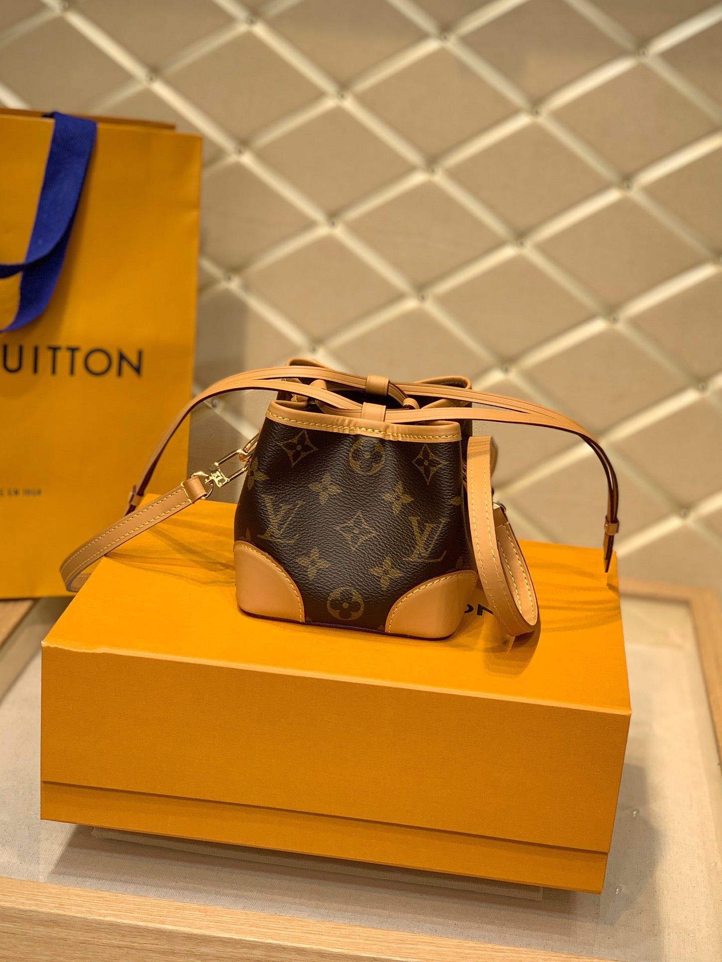 LOUIS VUITTON