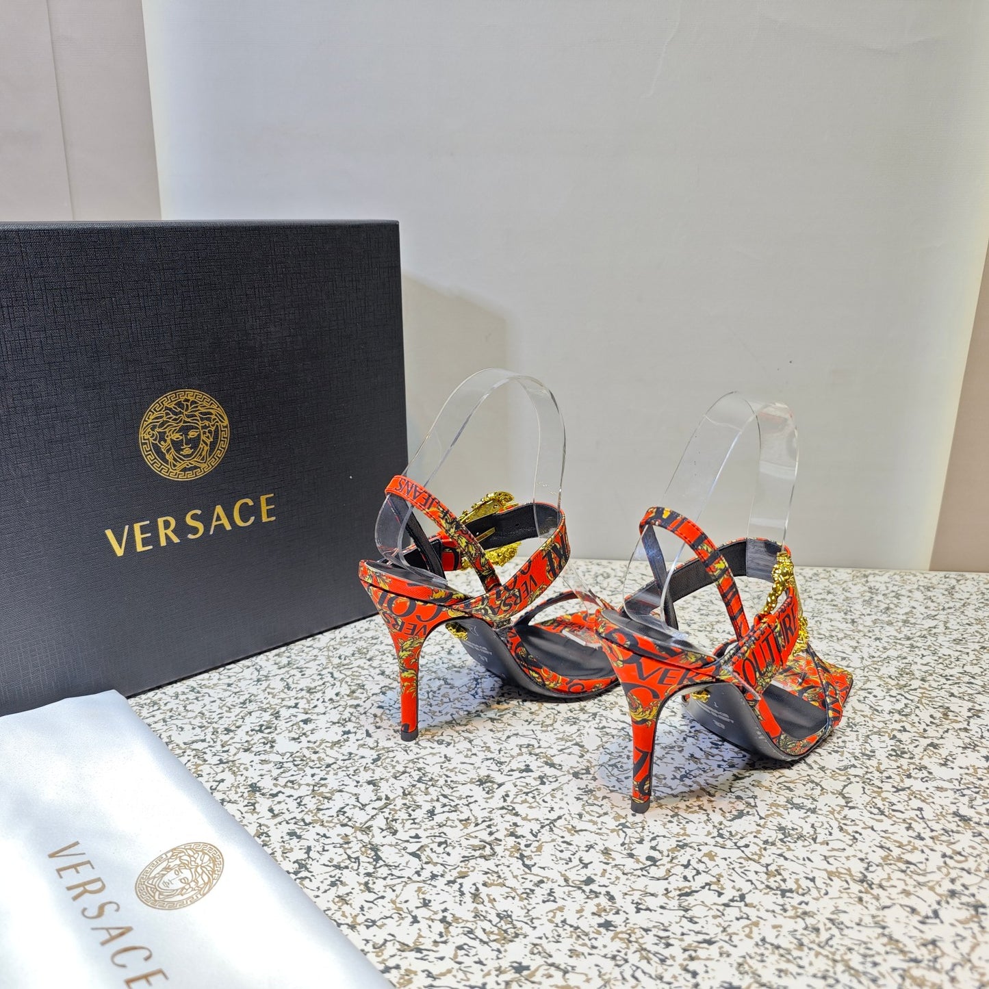 VERSACE