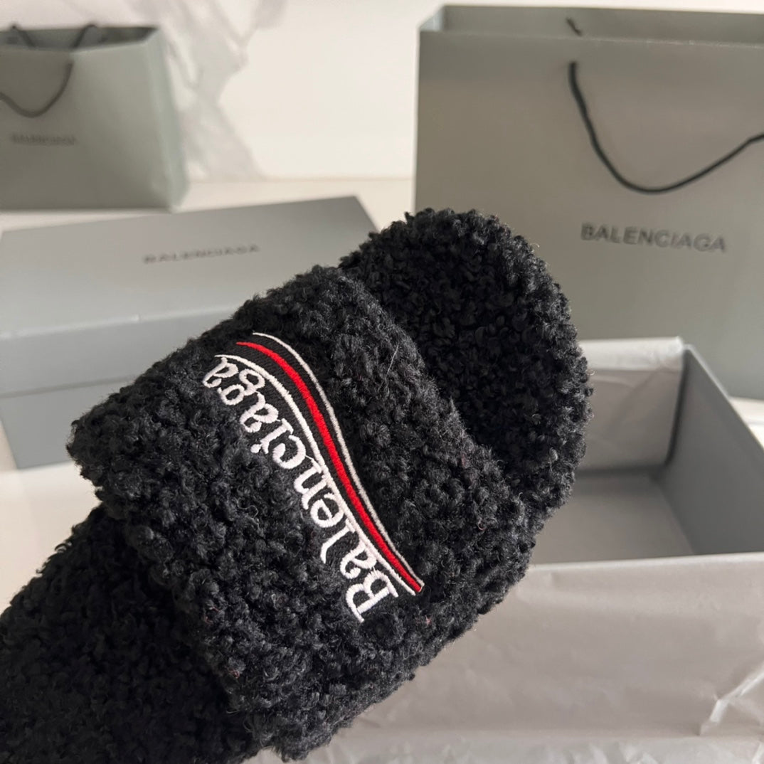 BALENCIAGA