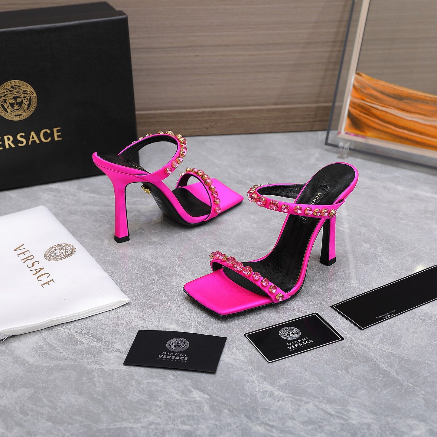 VERSACE