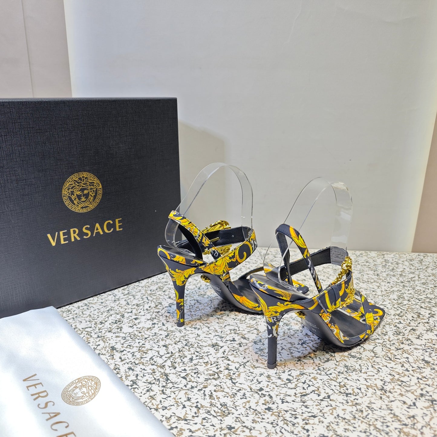 VERSACE