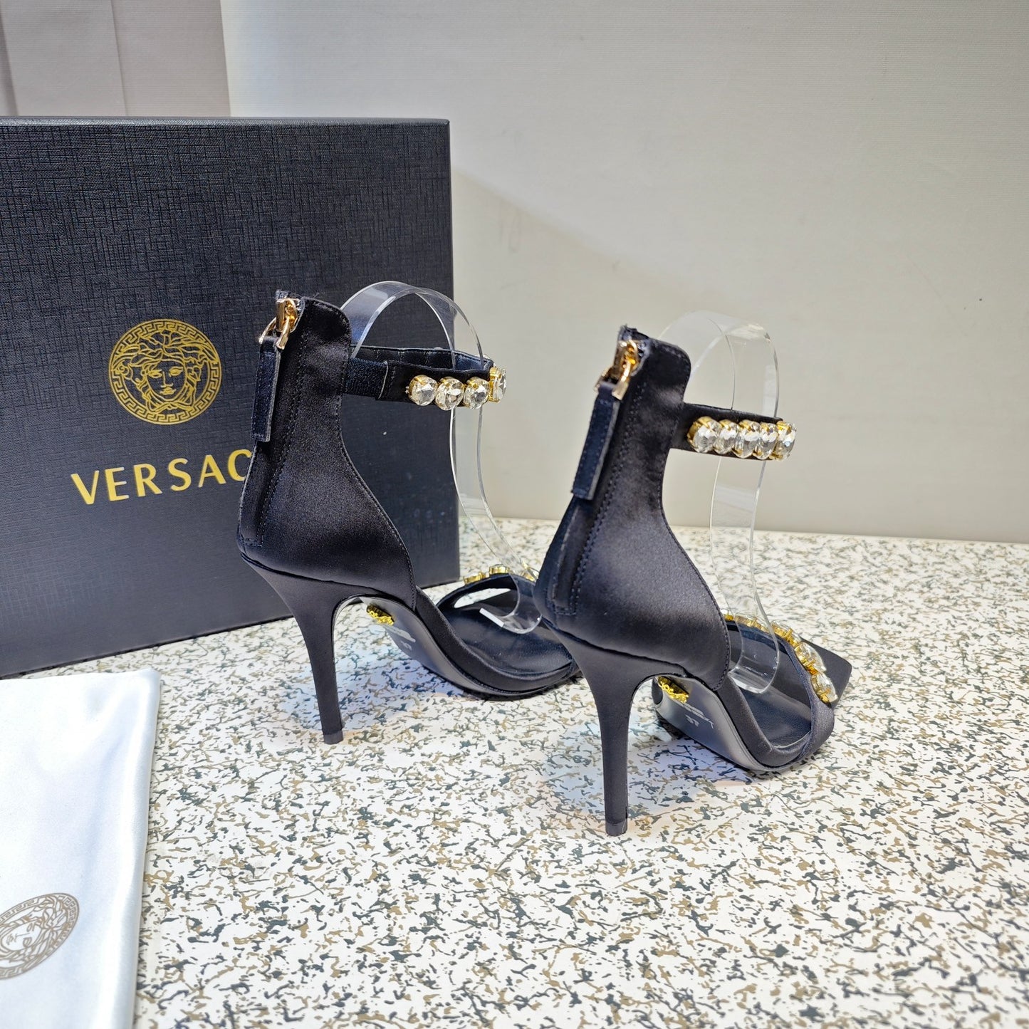 VERSACE