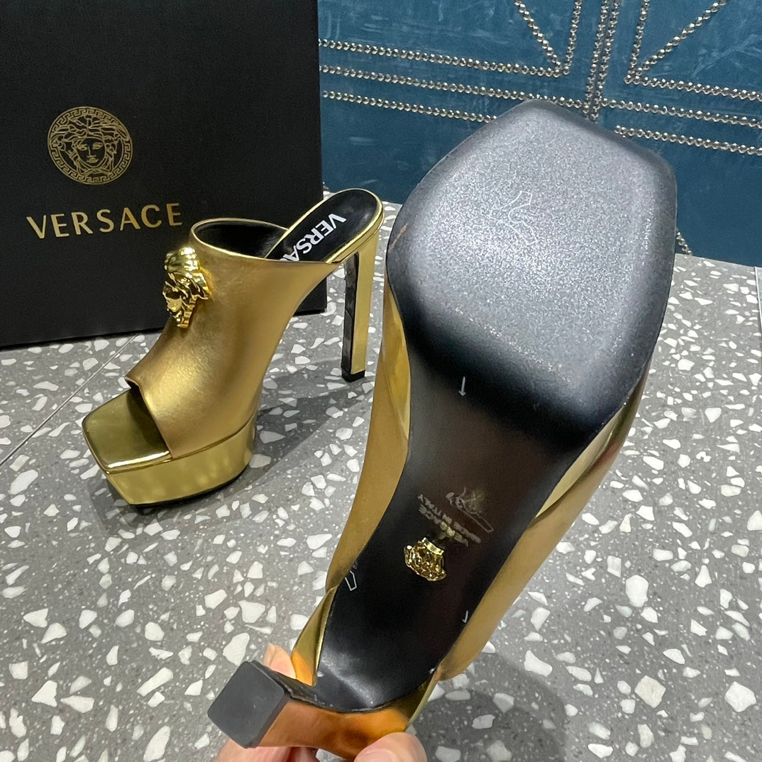 VERSACE