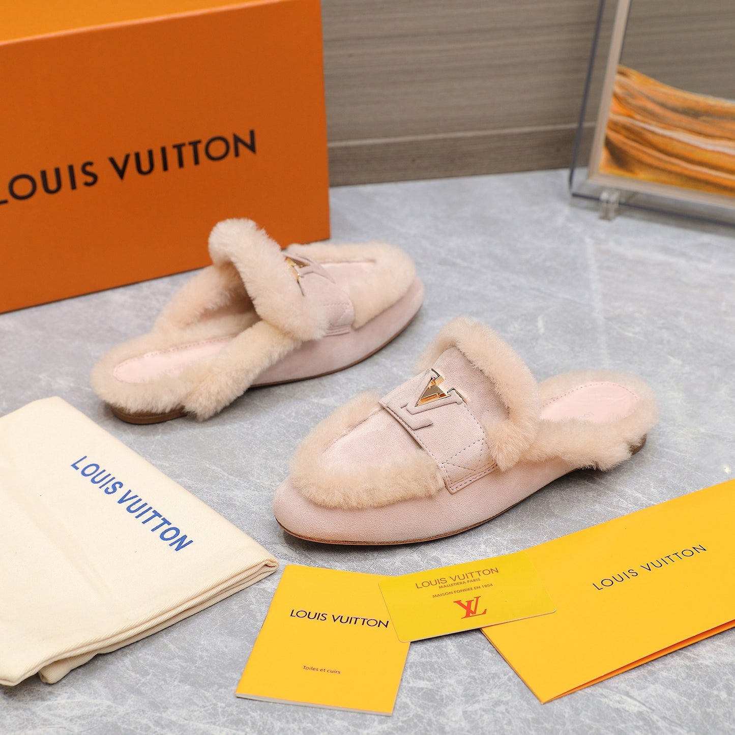 LOUIS VUITTON