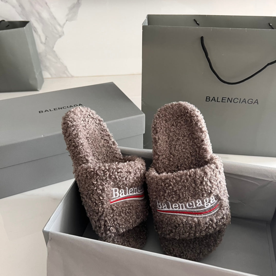 BALENCIAGA