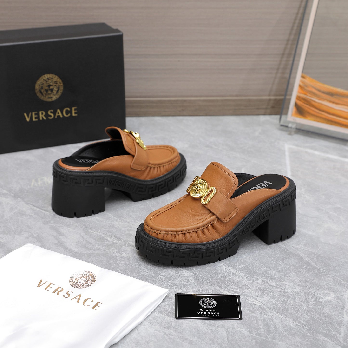 VERSACE