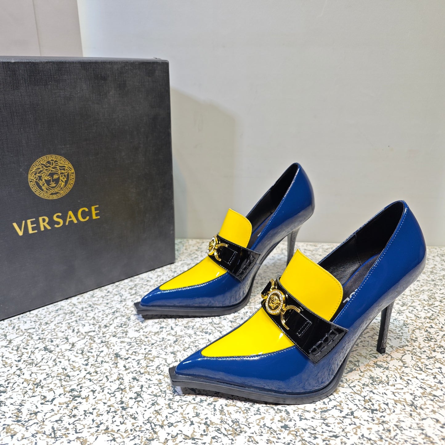 VERSACE