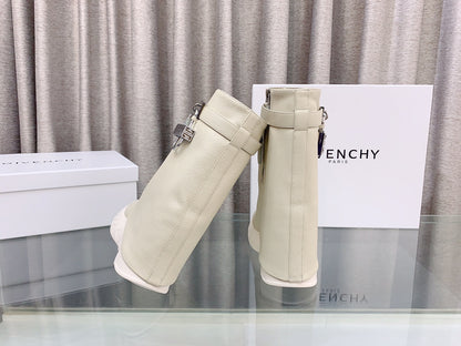 GIVENCHY