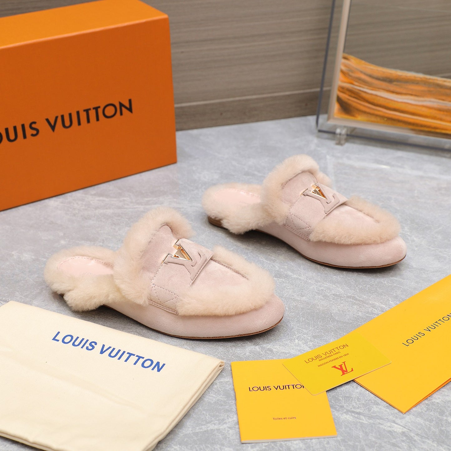 LOUIS VUITTON