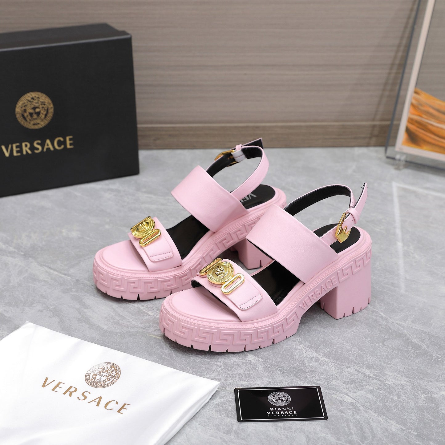 VERSACE