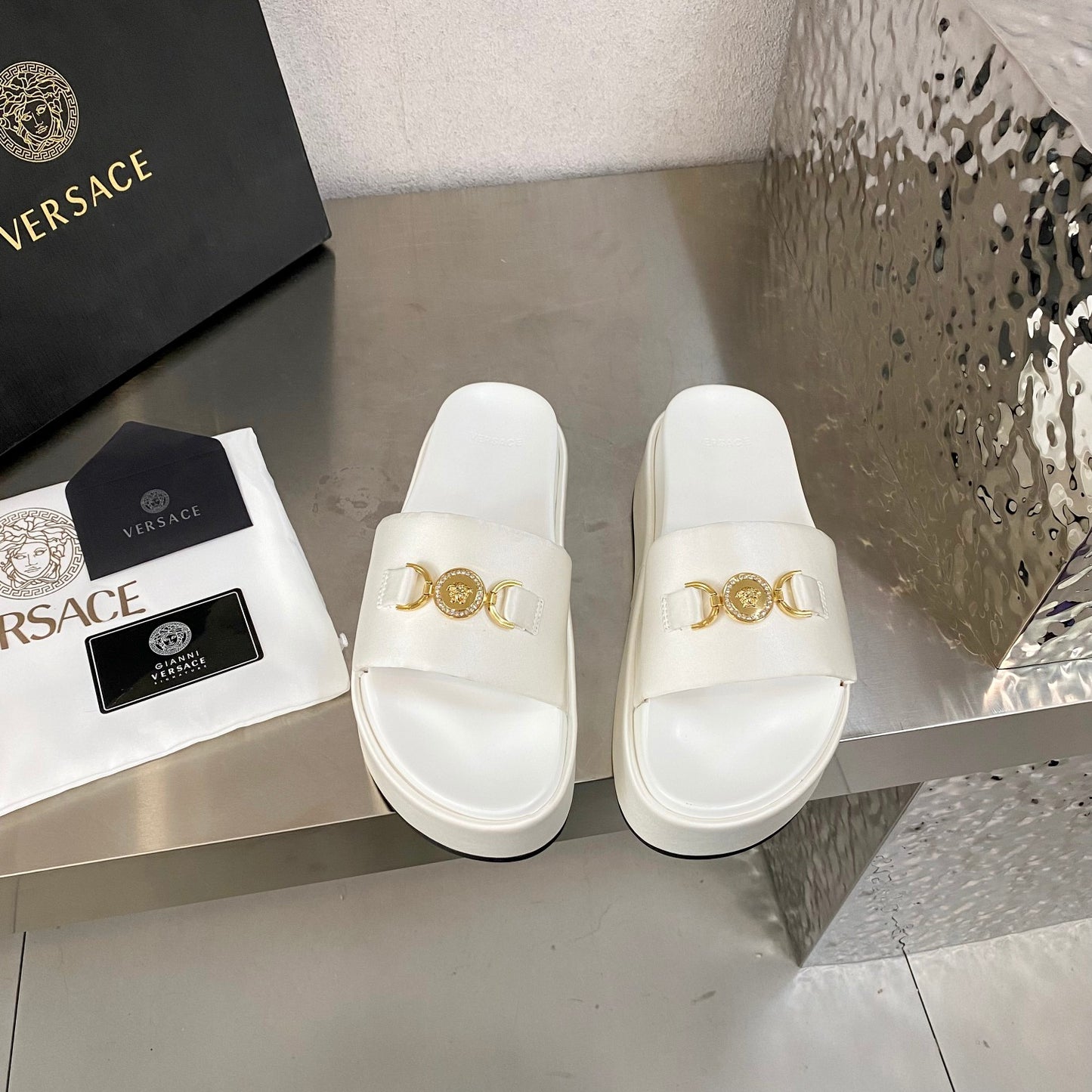 VERSACE