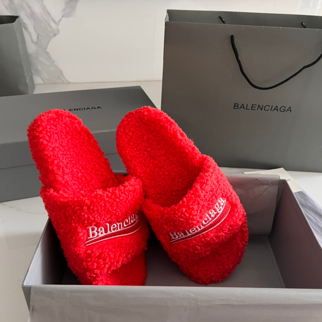 BALENCIAGA