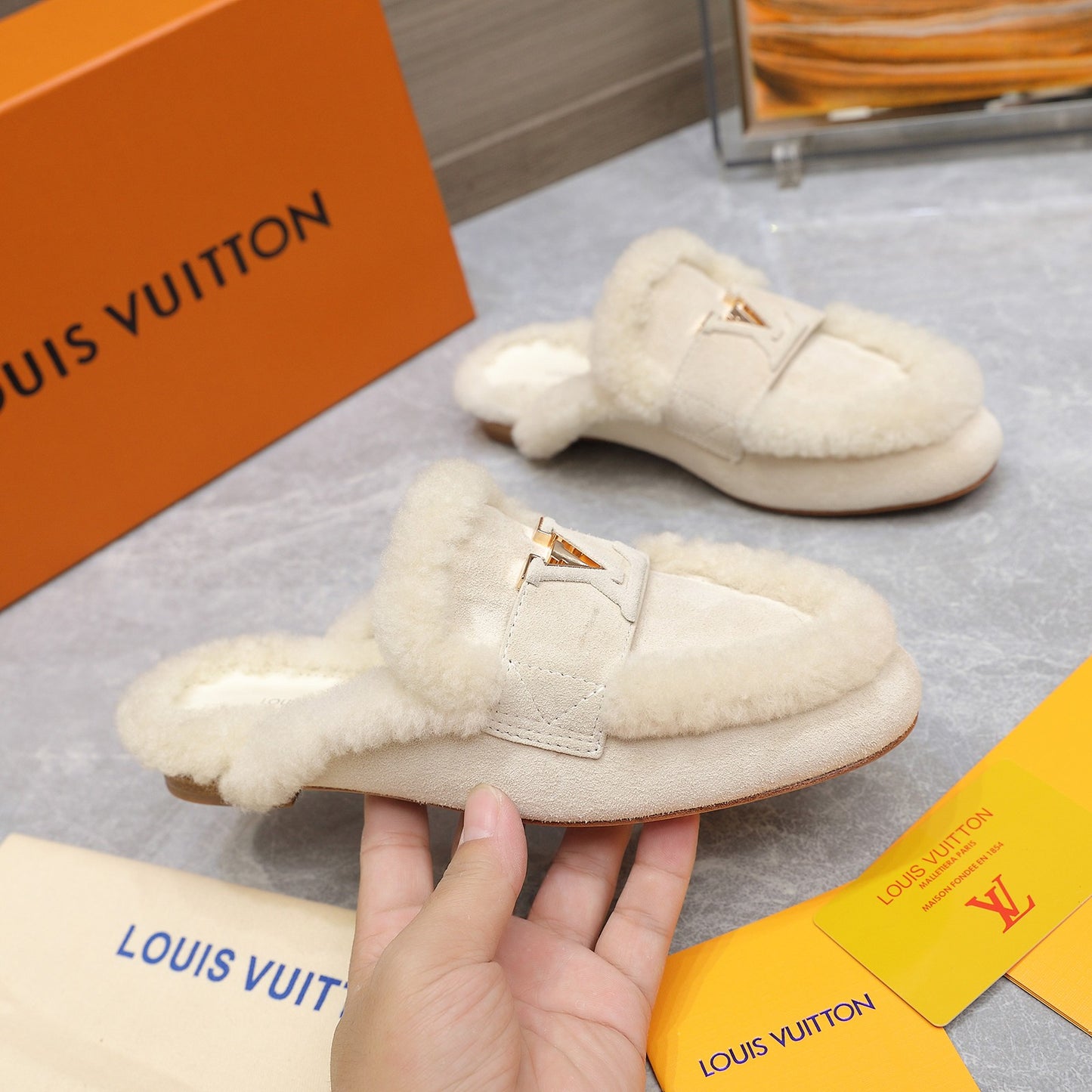 LOUIS VUITTON