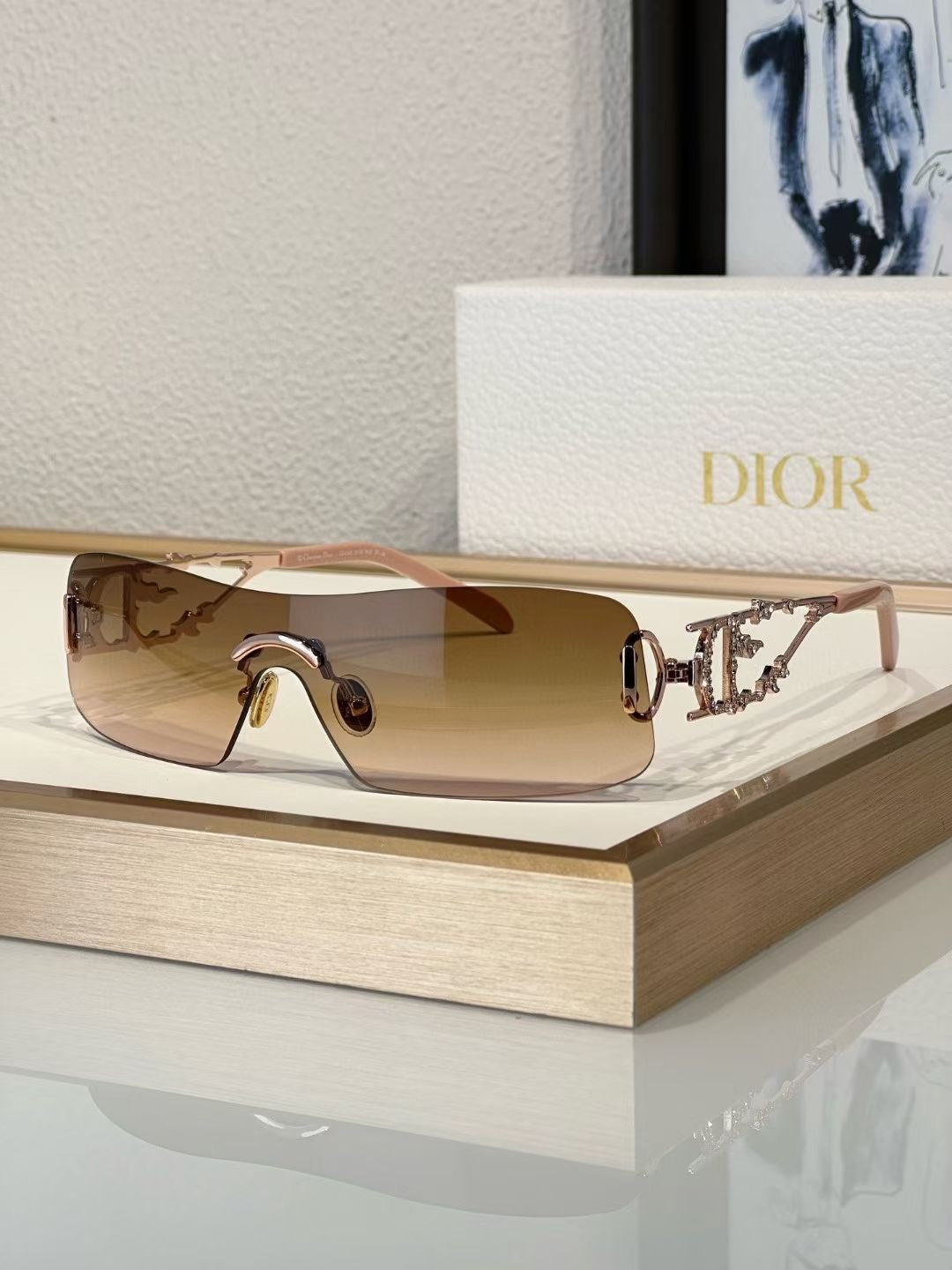 DIOR