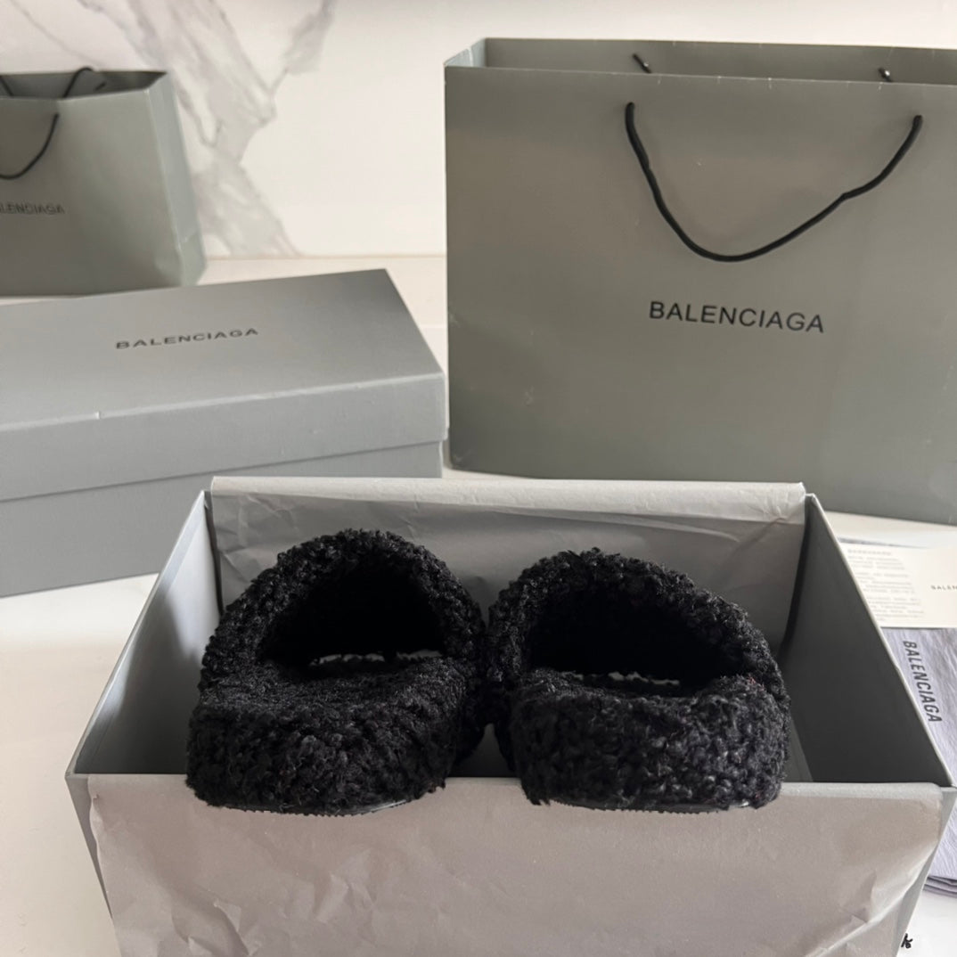 BALENCIAGA