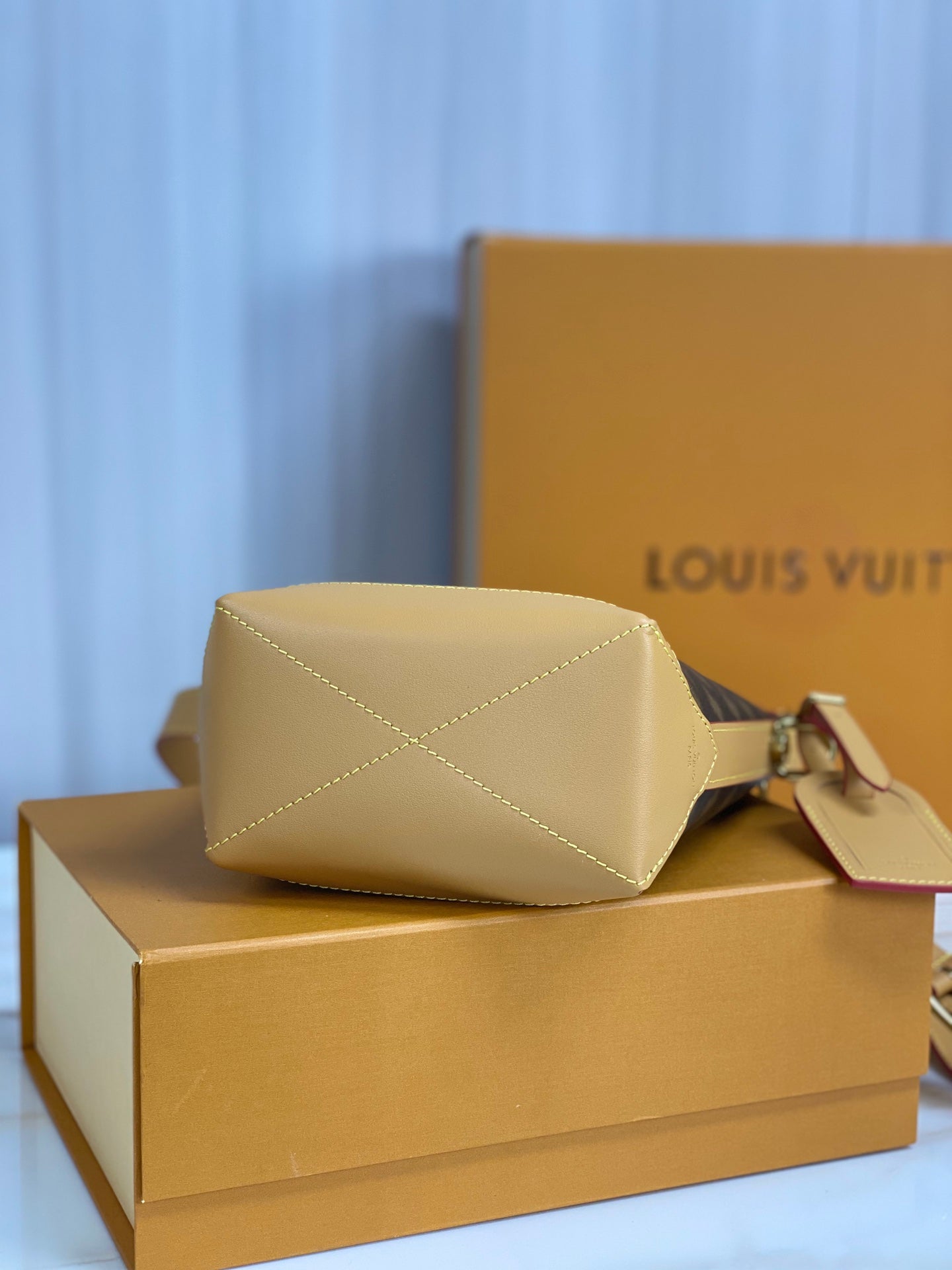 LOUIS VUITTON